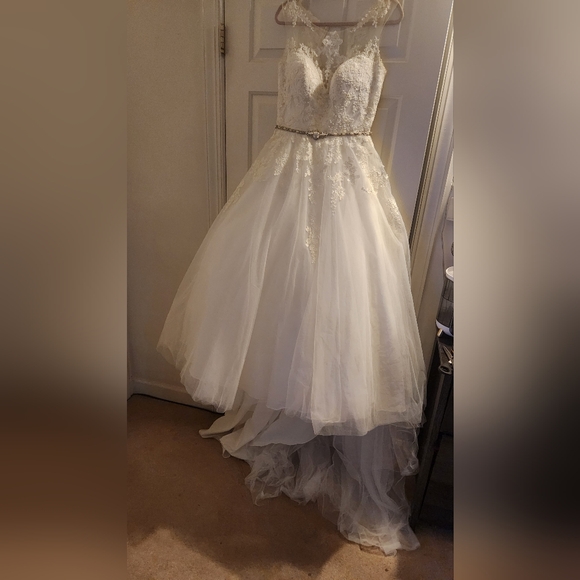 NWT! REBECCA INGRAM WEDDING DRESS ! (ONE PEARL IS MISSING ON THE SWAROVSKI BELT) - Picture 3 of 16